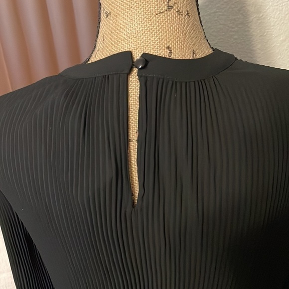 Adrianna Papell Black long sleeved blouse with keyhole button back. NWT. - Picture 5 of 10